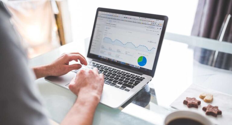 Shaping Search Visibility: The Role of User Experience in SEO