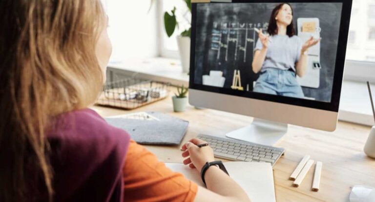 8 Reasons Students Choose Online Degrees