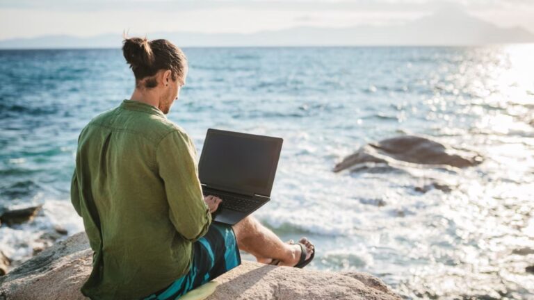 Top 10 Digital Nomad Tools for Remote Workers in 2025