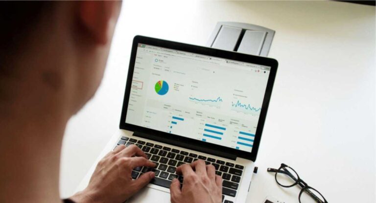 AI in Fintech: Transforming the Way We Manage Money